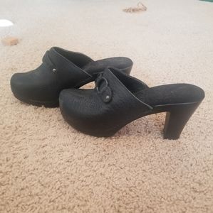 Black heeled clogs